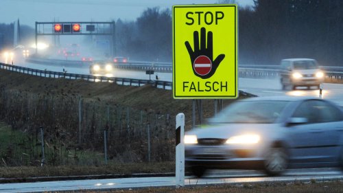 Geisterfahrer auf der Autobahn: Polizei sucht Kastenwagen