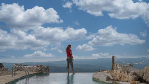Kroatien-Urlauberin tritt mit Pool-Frage heftige Debatte los – „weil ich zu faul bin, zum Meer zu gehen“