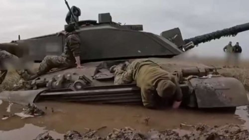 Fatale Schwachstelle: Fassungsloser Reporter filmt Panzer-Debakel der Ukraine