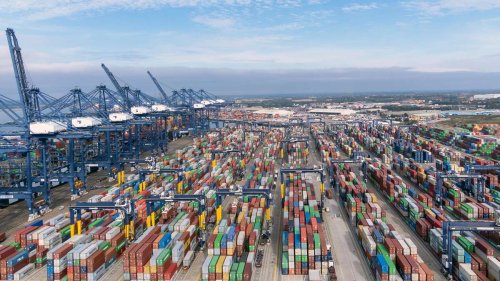 Brexit: Container-Stau - Jetzt machen auch die britischen Häfen schlapp - Reederei zieht die Notbremse