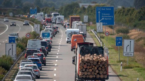Gaffer in BMW filmt Unfall - und blockiert Rettungsgasse auf A8 - Rückstau bis München