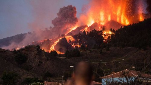 Vulkanausbruch auf La Palma: Deutsche Urlauber schildern dramatischen Ascheregen - „Arme verbrannt“