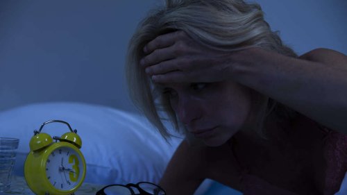 Wechseljahre kommen: Schlafstörungen und Gelenkschmerzen zählen zu typischen Symptomen