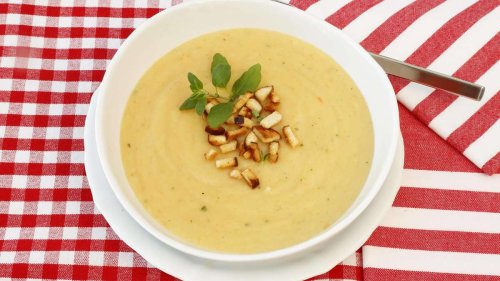 Für diese Kartoffelsuppe brauchen Sie nur drei Zutaten