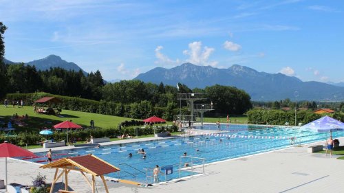 Alpenwarmbad: Höherer Preis am Nachmittag – Aufsicht für Erwachsenenschwimmen gefunden