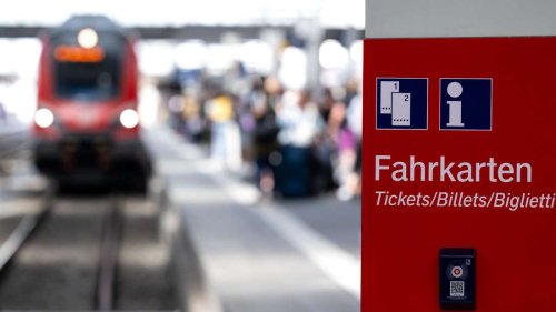 Wegen 9-Euro-Ticket brechend voll: Zug am Münchner Hauptbahnhof geräumt - Polizei muss eingreifen
