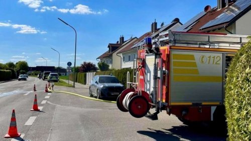 Laube in Flammen: Feuer greift auf Moosburger Mehrfamilienhaus über
