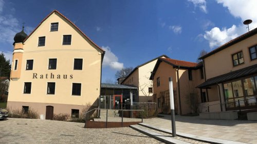 Rathaus soll aufmachen: Gemeinderat Neuching diskutiert über Öffnungszeiten