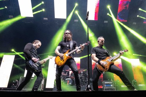 Alter Bridge / Pawns And Kings a staggering new opus in an already glittering career