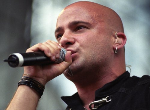"Je jure devant Dieu que je l'amènerai à deux doigts de la mort" : David Draiman (Disturbed) revient sur une vieille rancune envers la presse britannique