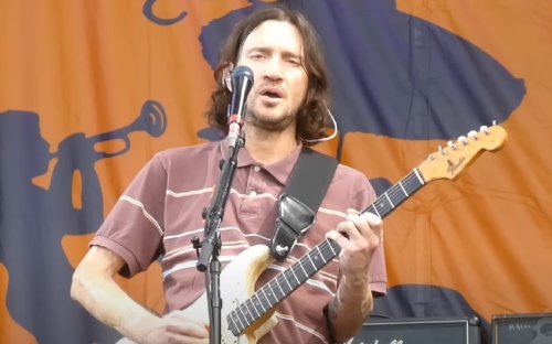 John Frusciante des Red Hot Chili Peppers : "Le véritable talent d'un guitariste est de faire en sorte que le reste du groupe sonne bien"