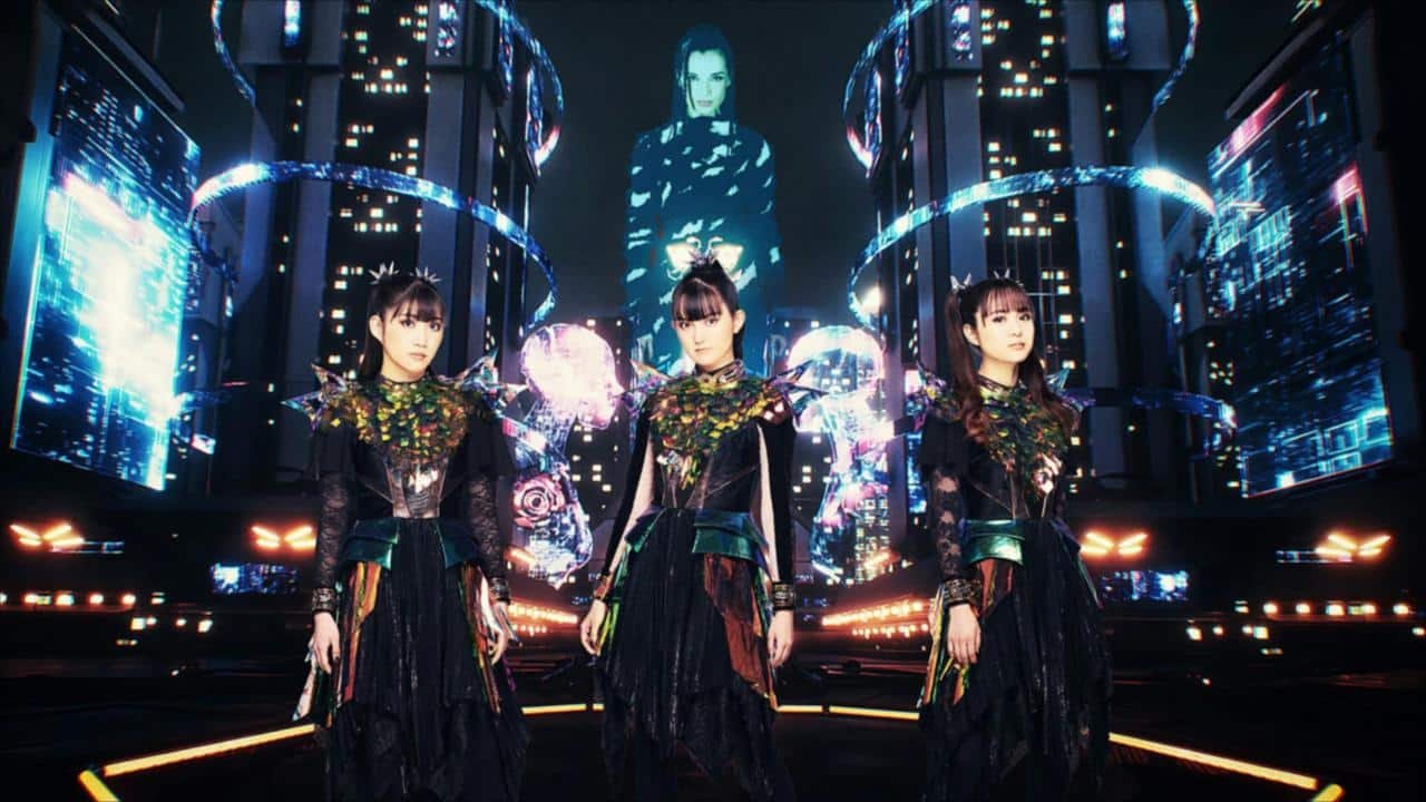 Babymetal présente sa collaboration avec Poppy, From Me To U, dans un clip au look futuriste