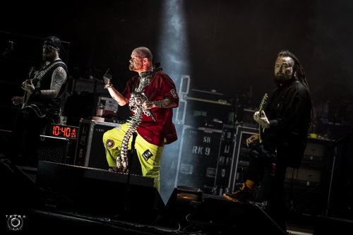 Five Finger Death Punch annule ses derniers concerts en Europe en raison de complications liées à l'opération de la hernie d'Ivan Moody