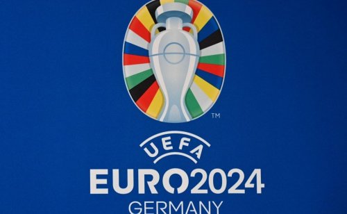 Does the second placed team in the group qualify automatically for Euro 2024?