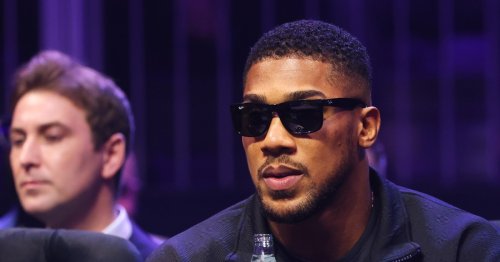 Anthony Joshua ‘unable to punch properly’ with boxing return delayed by mystery injury