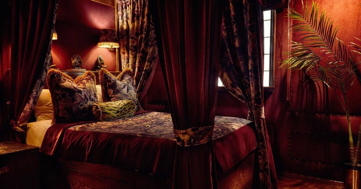 My honest review of ‘Edinburgh’s sexiest hotel’ that serves ‘midnight feasts’