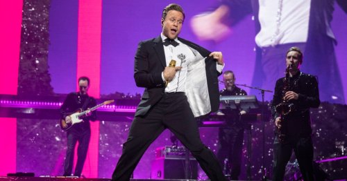 Olly Murs asks ‘shall I go?’ as he’s booed by crowd after on-stage admission
