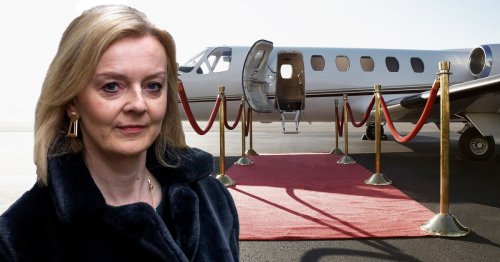 Liz Truss took private jet to Australia at cost of £500,000 to taxpayers