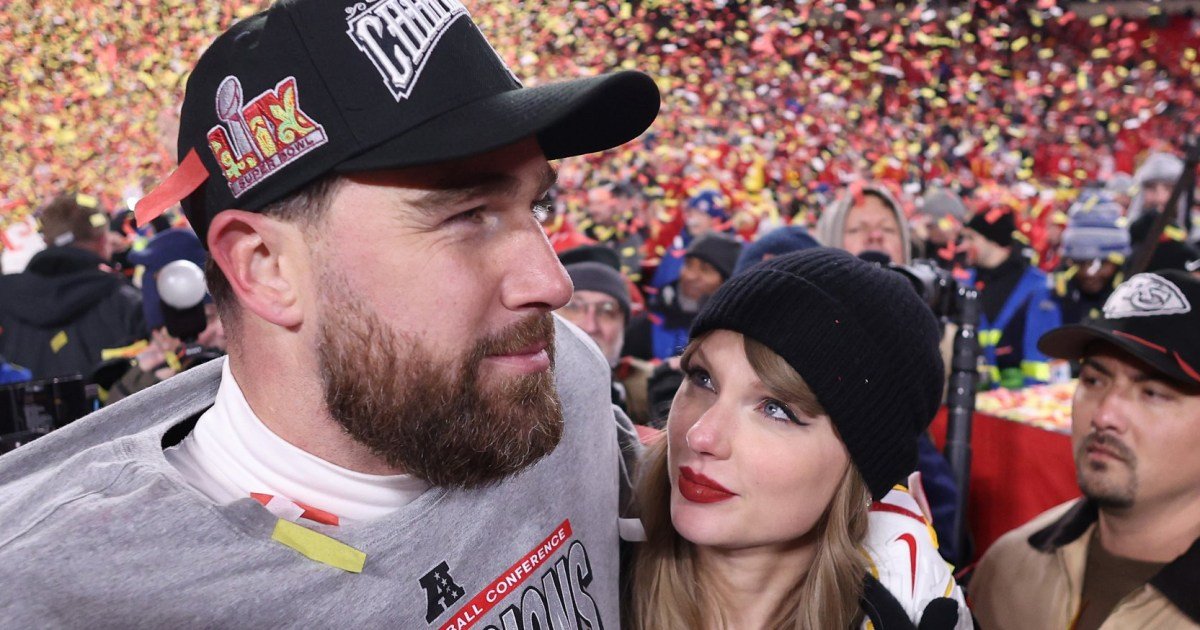 Taylor Swift plants huge kiss on boyfriend Travis Kelce after his team reach Super Bowl