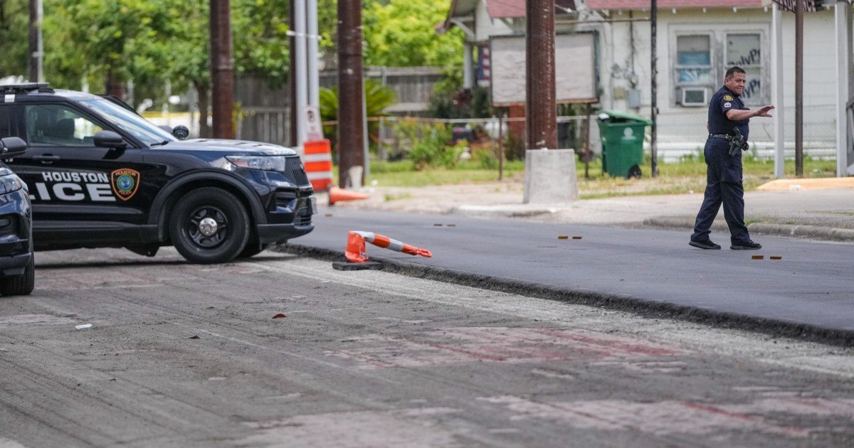 Construction worker shot and killed during an ICE traffic stop in Texas