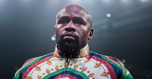 Floyd Mayweather rejects photo with male fan ‘because he has his nails painted’