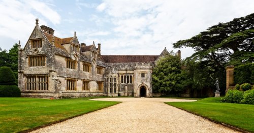 This £15,000,000 seven-bed stately home has zero energy bill costs