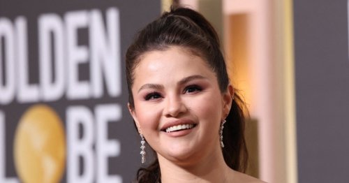 Selena Gomez praised for striking makeup-free selfies as fans thank star for sharing them