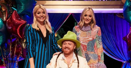 Holly Willoughby falls down stairs in front of live studio audience on final special episode of Celebrity Juice