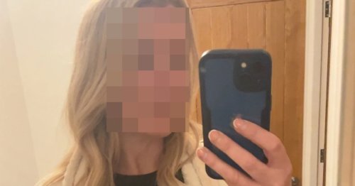 Civil servant ‘exposed herself to online fans while giving pension advice over phone’