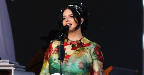 Lana Del Rey roasts Glastonbury for cutting off her mic after casually ...