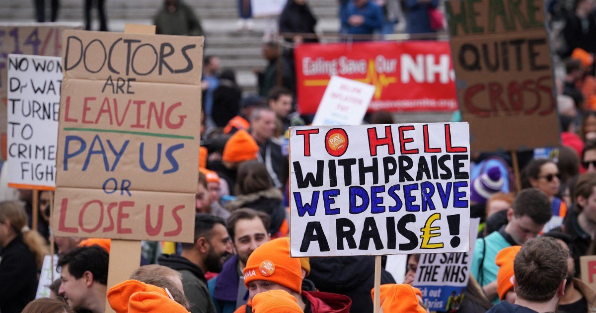 Junior doctors strike could force cancellation of 350,000 appointments