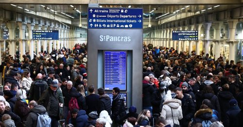 Long delays after electricity supply failure at major London station
