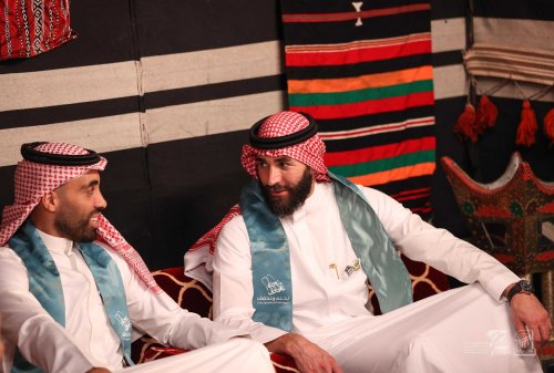 Benzema draws far-right ire for donning traditional Saudi dress