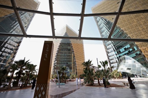 Saudi Arabia heads toward budget deficit despite predictions of surplus