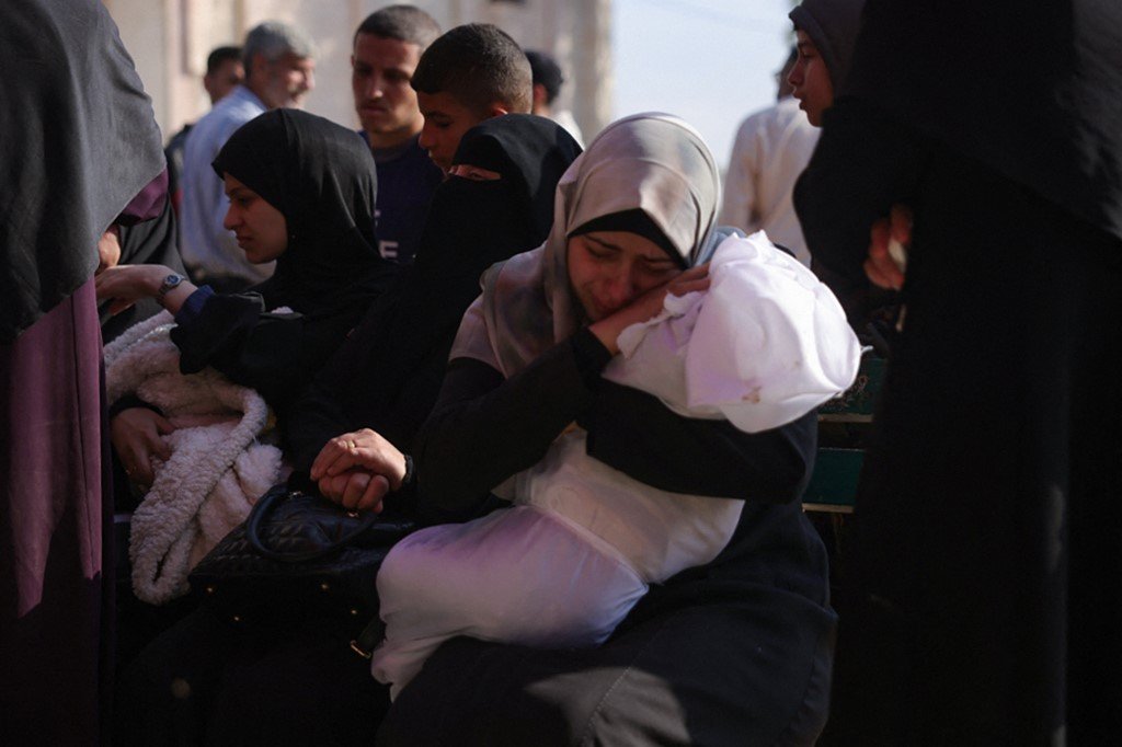 Israeli settlers storm Al-Aqsa Mosque: Report