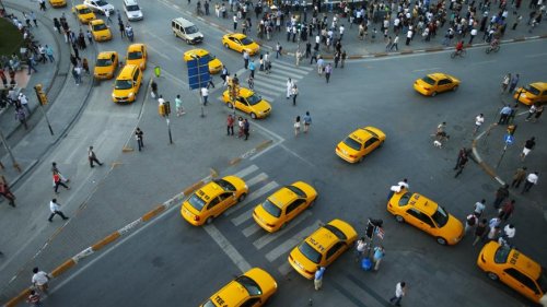 Istanbul: Frustration grows as taxi shortage creates transport angst