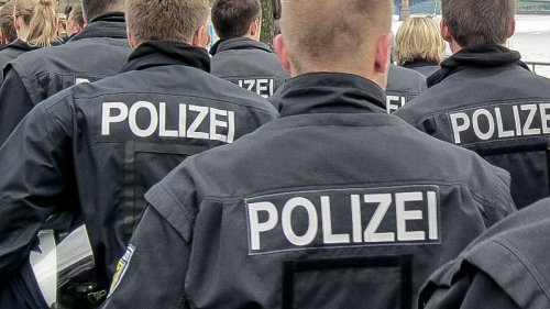Neues Lagebild - Hunderte Polizisten und Soldaten unter Rechtsextremismus-Verdacht
