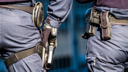 Ermittlungen gegen Polizisten - Berliner Staatsschutz: 300 Akten gegen Rechtsextreme nicht bearbeitet