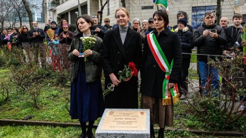 Targa per Navalny a Milano, la figlia Darya: "Voglio ispirarvi a lottare, la Russia sarà libera"