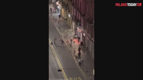 Video della violenta rissa con lanci di sedie e bottiglie in un locale a Milano