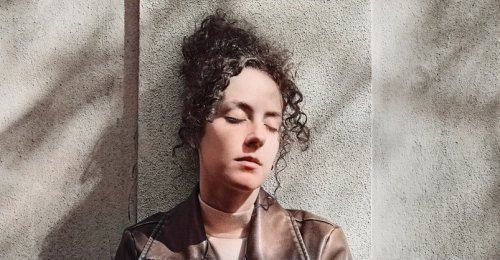 Sara Cruz rompe moldes con 'Faithful': Del susurro folk al grito pop | Mindies