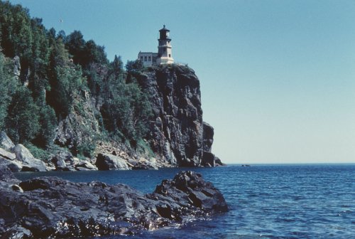 Millions of people depend on the Great Lakes’ water supply. Trump decimated the lab protecting it.