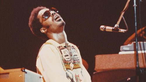 6 iconic R&B/Soul songs that shaped the sound of the 1970s