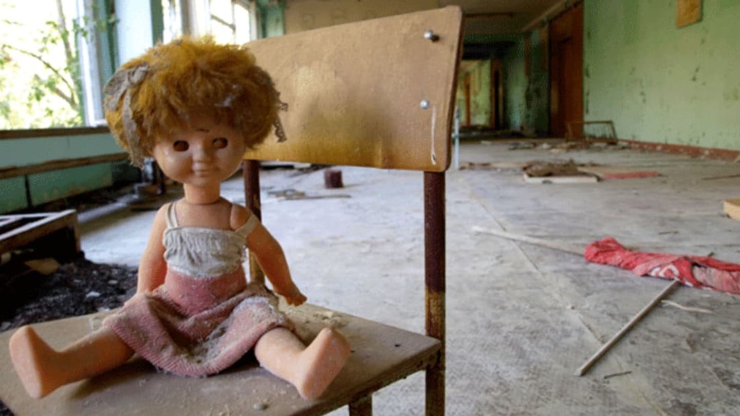 16 Spooky-as-Hell Photos From Inside Chernobyl | Mental Floss