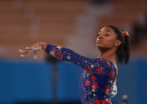 Watch Simone Biles absolutely destroy the floor routine at 2021 ...