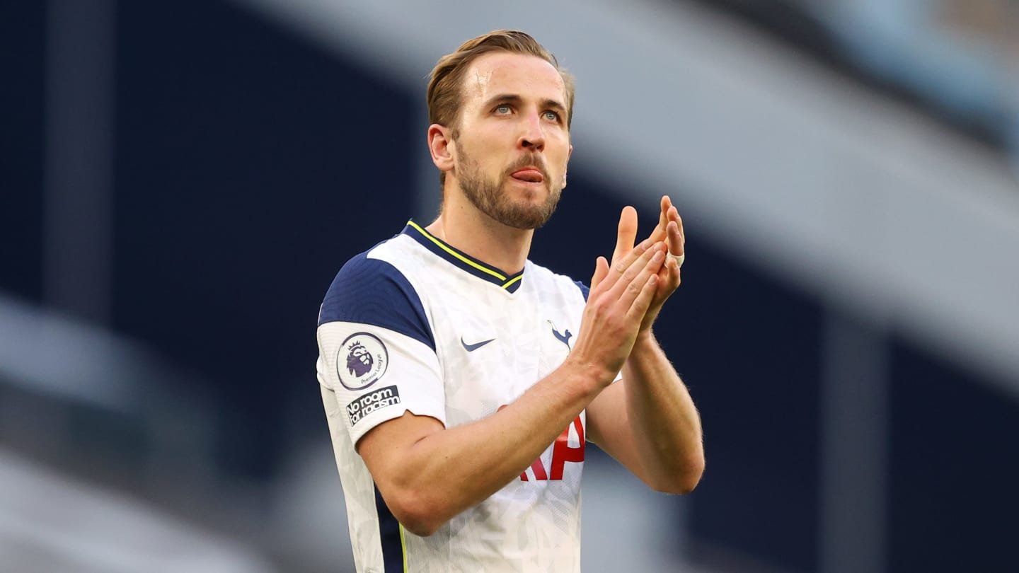 Harry Kane admits he is at a crossroads & doesn't rule out leaving Spurs