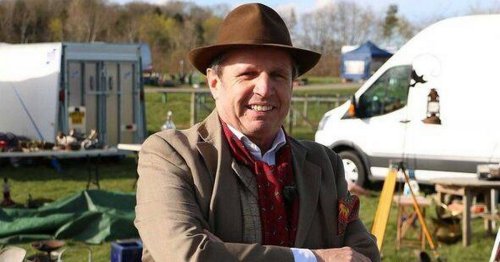 BBC Bargain Hunt expert finds gold medal worth £1million in cardboard box