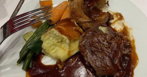 Parents slam 'horrible' school prom meal and demand refund for £35 dinner