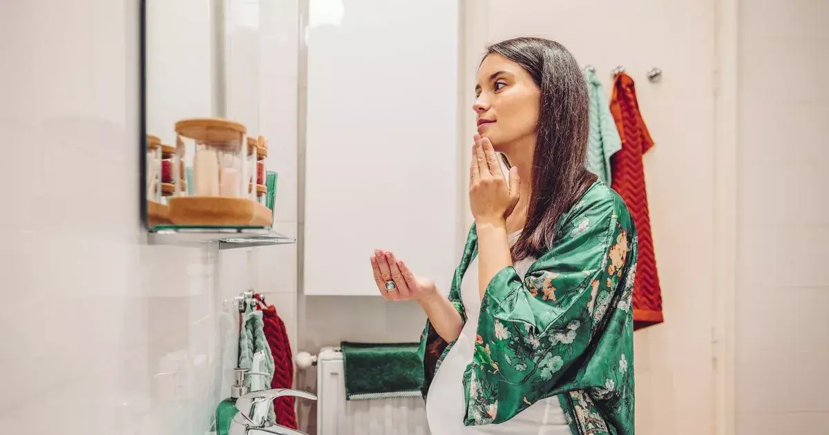 Top-rated pregnancy-safe retinol alternative that ‘removes breakouts and makes skin glow'