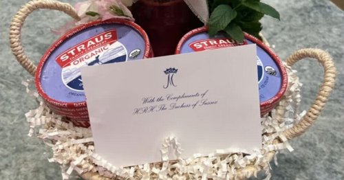 Meghan Markle controversy as Duchess signs gift 'from HRH' against agreement with late Queen